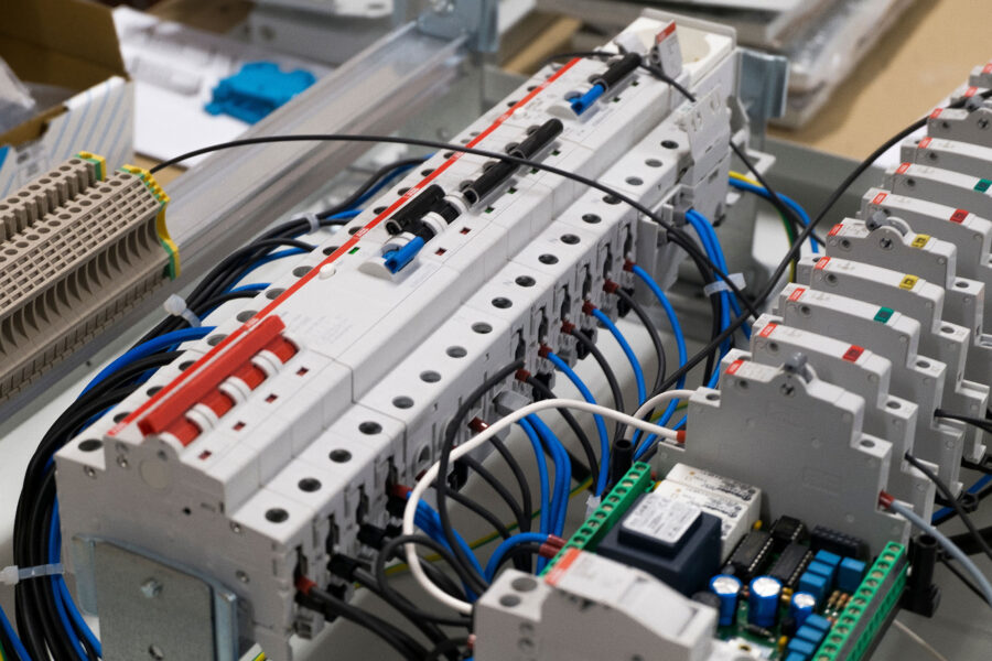 Presse meccaniche per il settore elettrico ed elettronico - Sangiacomo Presse